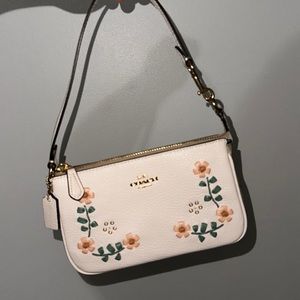 coach nolita 19